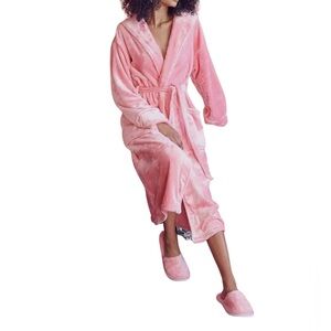 Luxurious Pink Velvet Robe With Slippers New In Packaging